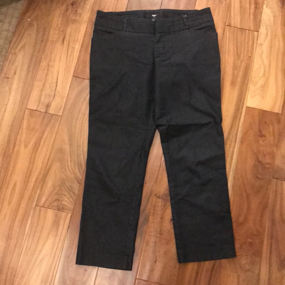 Mossimo size 6 Capri pants